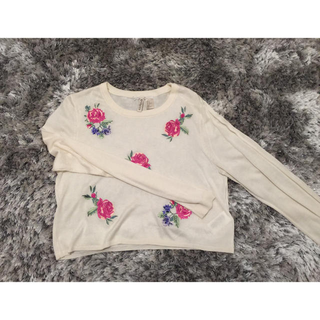 H&M(エイチアンドエム)の花柄ニット レディースのトップス(Tシャツ(長袖/七分))の商品写真