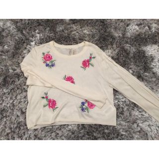 エイチアンドエム(H&M)の花柄ニット(Tシャツ(長袖/七分))