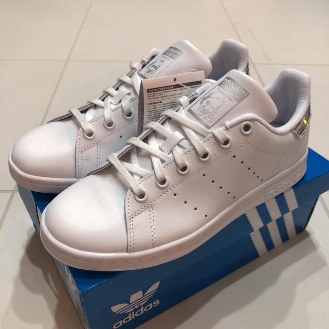 adidas(アディダス)のadidas スタンスミス ホワイト☆ホログラム☆ 23.5cm レディースの靴/シューズ(スニーカー)の商品写真