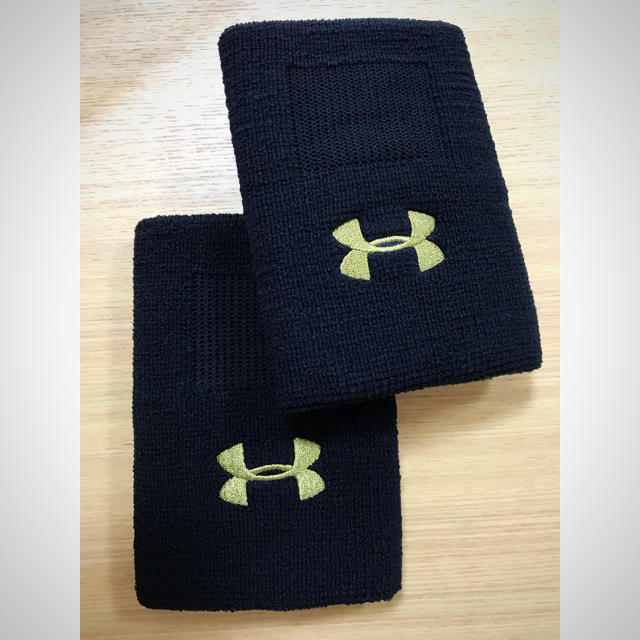 UNDER ARMOUR(アンダーアーマー)のアンダーアーマー　リストバンド スポーツ/アウトドアのトレーニング/エクササイズ(トレーニング用品)の商品写真