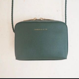 チャールズアンドキース(Charles and Keith)のお値下げ中！！！【チャールズアンドキース】ショルダーバッグ　緑(ショルダーバッグ)