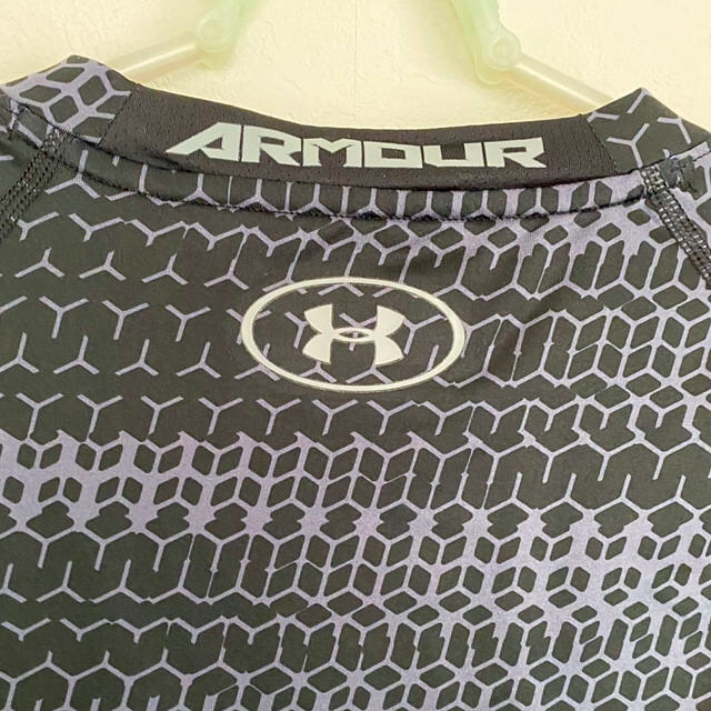 UNDER ARMOUR(アンダーアーマー)のアンダーアーマー　半袖シャツ　XＸＬ スポーツ/アウトドアのトレーニング/エクササイズ(トレーニング用品)の商品写真