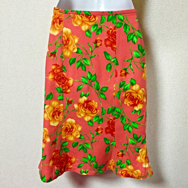 EMSEXCITE(エムズエキサイト)の薔薇柄マーメイド膝丈スカート レディースのスカート(ひざ丈スカート)の商品写真