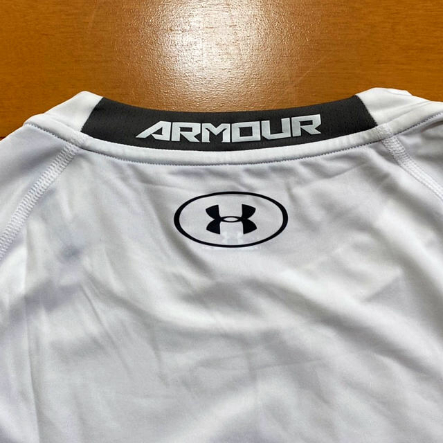 UNDER ARMOUR(アンダーアーマー)のアンダーアーマー　長袖、半袖セット　XＸＬ スポーツ/アウトドアのトレーニング/エクササイズ(トレーニング用品)の商品写真