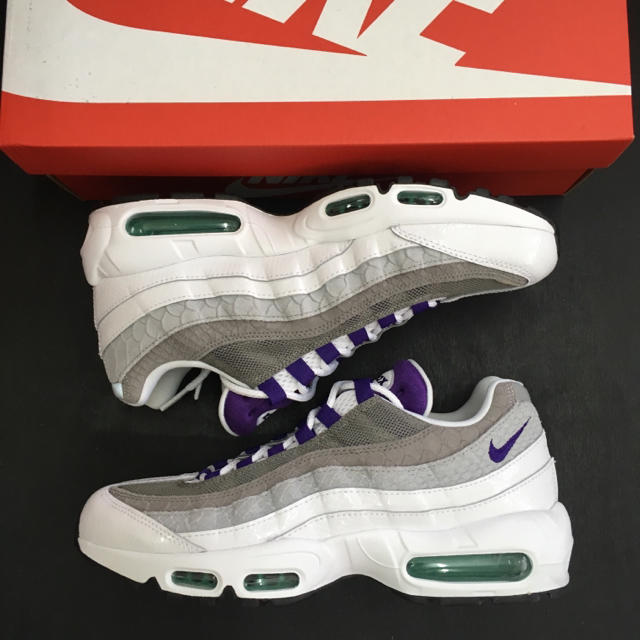 NIKE(ナイキ)の28cm NIKE AIR MAX 95 LV8 PURPLE メンズの靴/シューズ(スニーカー)の商品写真