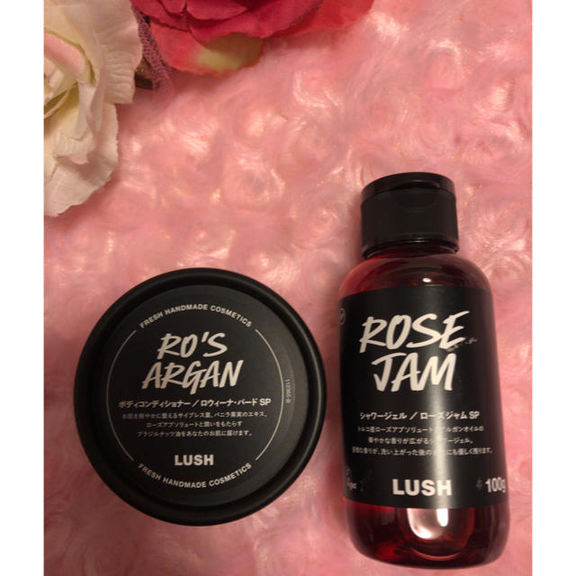 LUSH(ラッシュ)のLUSH  新品未使用🌸2個セット コスメ/美容のボディケア(ボディクリーム)の商品写真