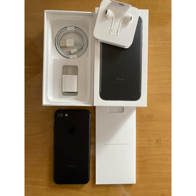 Apple(アップル)のsimフリー　iphone7 128G ブラック（マット） スマホ/家電/カメラのスマートフォン/携帯電話(スマートフォン本体)の商品写真