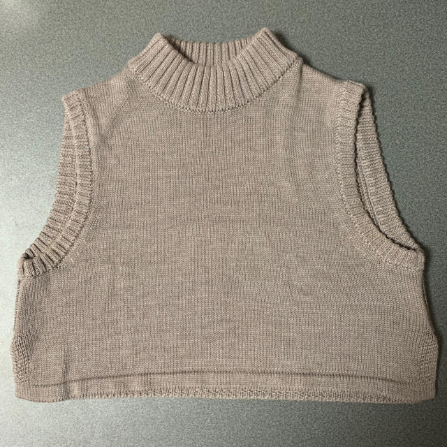 ALEXIA STAM(アリシアスタン)のjuemi slit sleeveless knit top メンズのトップス(タンクトップ)の商品写真