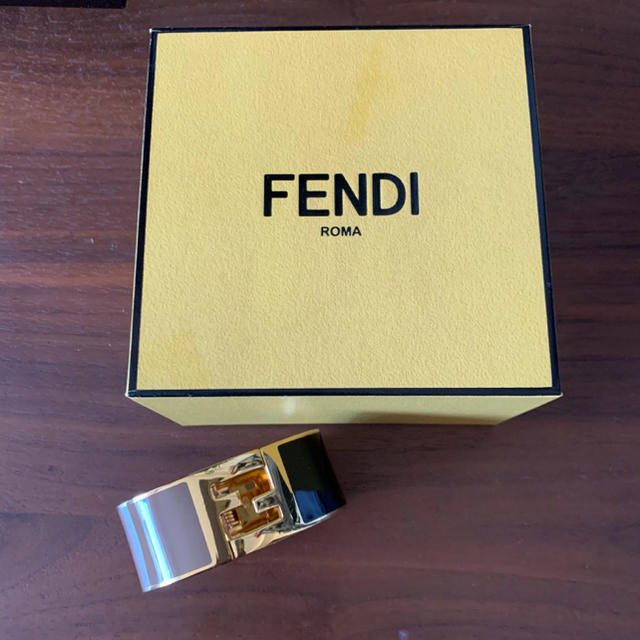 FENDI(フェンディ)の正規品【FENDI】バングル レディースのアクセサリー(ブレスレット/バングル)の商品写真