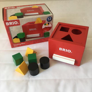 ブリオ(BRIO)のBRIO 形合わせボックス　レッド　箱あり(知育玩具)