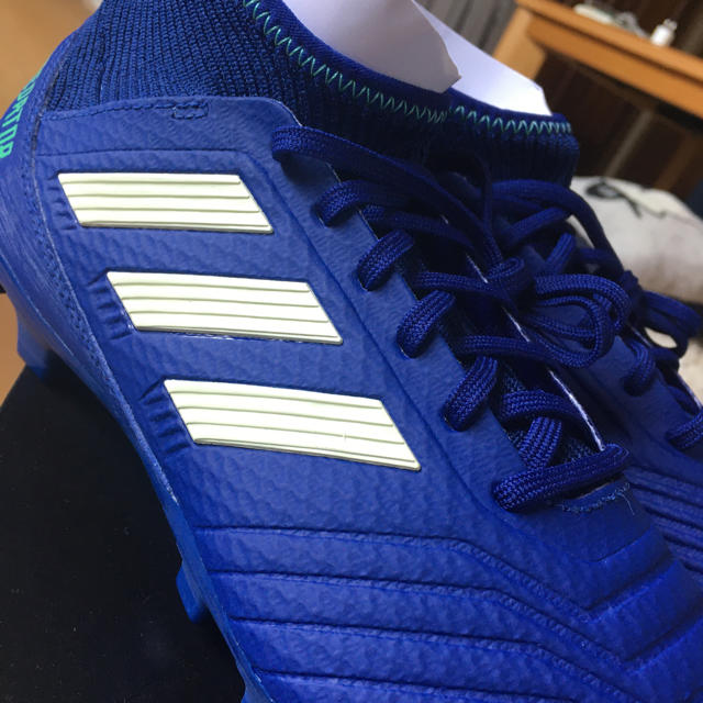 adidas(アディダス)の adidas プレデター 18.3HG ブルー26.5センチ スポーツ/アウトドアのサッカー/フットサル(シューズ)の商品写真