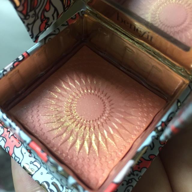 Benefit(ベネフィット)のbenefit ベネフィット ミニサイズ チーク コスメ/美容のベースメイク/化粧品(チーク)の商品写真