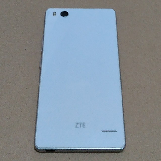 ANDROID(アンドロイド)のZTE   BLADE E1  ホワイト　SIMフリー スマホ/家電/カメラのスマートフォン/携帯電話(スマートフォン本体)の商品写真