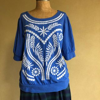 刺繍ブルーカットソー(カットソー(半袖/袖なし))