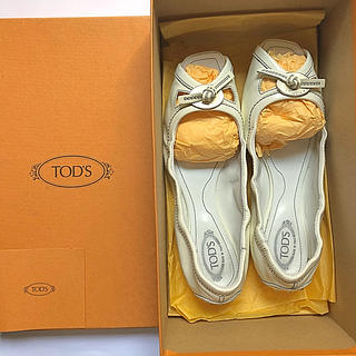 トッズ(TOD'S)のTODSシューズ(ローファー/革靴)