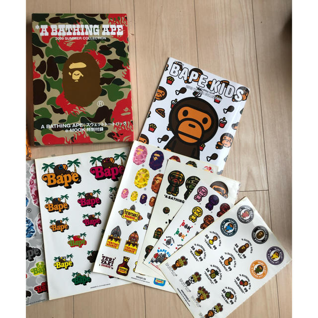 A BATHING APE(アベイシングエイプ)のBAPE KIDS ムック付録　シール　 エンタメ/ホビーの雑誌(ファッション)の商品写真