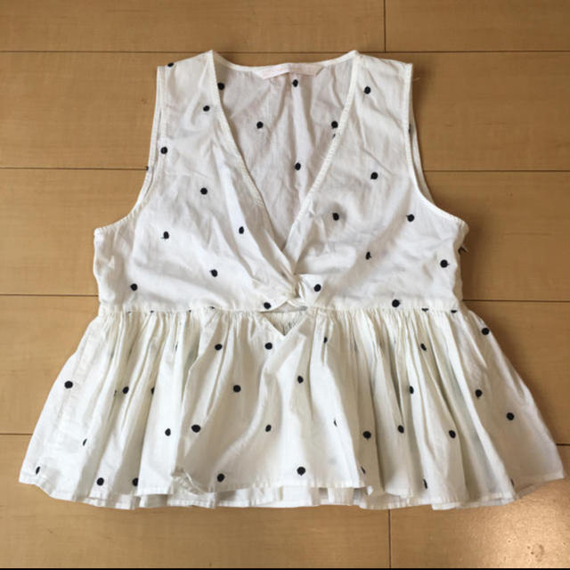 ZARA(ザラ)のzara フリル　ドット　トップス　ブラウス レディースのトップス(シャツ/ブラウス(半袖/袖なし))の商品写真