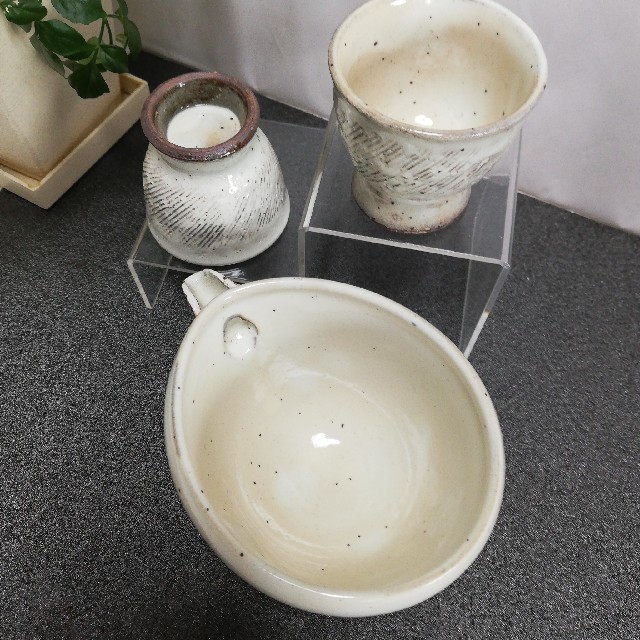 陶器、粉引くし目酒器揃い🍶‼️おまけ付きお楽しみ✨ インテリア/住まい/日用品のキッチン/食器(アルコールグッズ)の商品写真