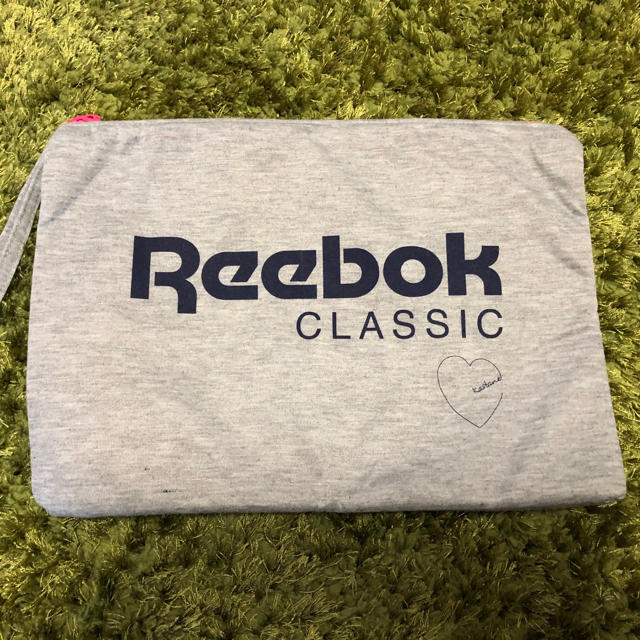 Reebok(リーボック)のリーボック　クラッチバッグ　美品 レディースのバッグ(クラッチバッグ)の商品写真