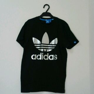 アディダス(adidas)のadidas ロゴTシャツ(Tシャツ(半袖/袖なし))