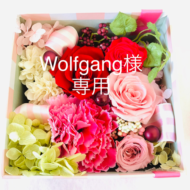 [目玉商品 特別価格‼︎] 母の日プリザーブドフラワー BOX薔薇カーネ限定1点 ハンドメイドのフラワー/ガーデン(プリザーブドフラワー)の商品写真