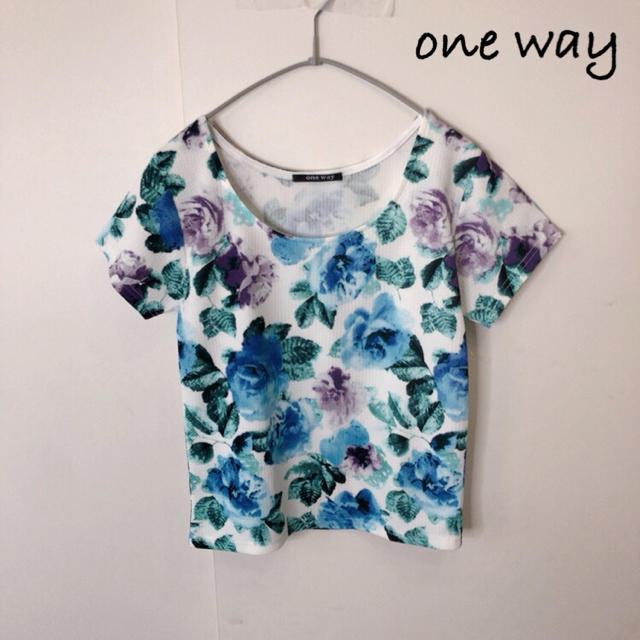 one*way(ワンウェイ)のトップス 花柄 Tシャツ⭐︎ワンウェイ レディースのトップス(Tシャツ(半袖/袖なし))の商品写真