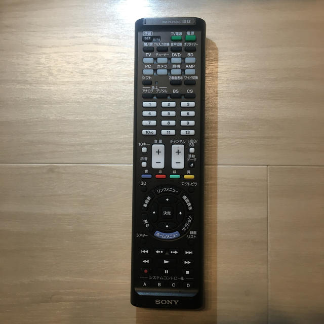 SONY(ソニー)のSONY ラグジュアリーリモコン RM-PLZ530D(シルバー) スマホ/家電/カメラのテレビ/映像機器(テレビ)の商品写真