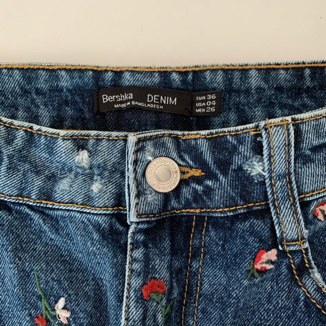 Bershka(ベルシュカ)の【新品•未使用】Bershka デニムスカート レディースのスカート(ミニスカート)の商品写真