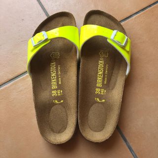 ビルケンシュトック(BIRKENSTOCK)のBIRKENSTOCK サンダル ネオンイエロー(サンダル)