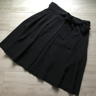 アンタイトル(UNTITLED)のセレモニー　フレアリボンスカート　黒　アンタイトル(ひざ丈スカート)