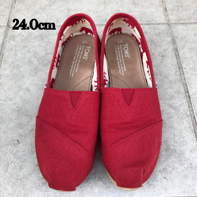 TOMS(トムズ)のtoms 24.0 red 赤　トムス　トムズ　レディース　2度着用箱なし レディースの靴/シューズ(スニーカー)の商品写真