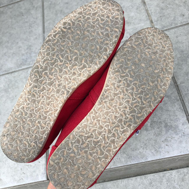 TOMS(トムズ)のtoms 24.0 red 赤　トムス　トムズ　レディース　2度着用箱なし レディースの靴/シューズ(スニーカー)の商品写真