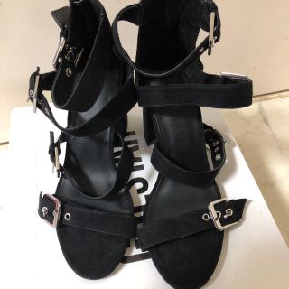 ベルシュカ(Bershka)のスウェードベルト　サンダル　BLACK(サンダル)