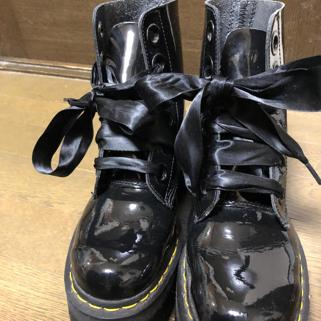 Dr.Martens(ドクターマーチン)のドクターマーチン　厚底　リボン レディースの靴/シューズ(ブーツ)の商品写真