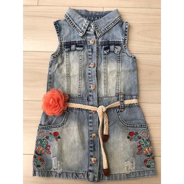 新品 未使用 デニムワンピース 90〜95 キッズ/ベビー/マタニティのキッズ服女の子用(90cm~)(ワンピース)の商品写真