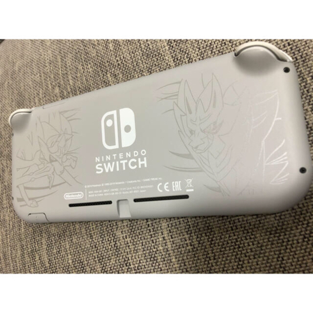 Nintendo Switch(ニンテンドースイッチ)の【美品】Nintendo Switch lite あつまれどうぶつの森セット エンタメ/ホビーのゲームソフト/ゲーム機本体(携帯用ゲーム機本体)の商品写真