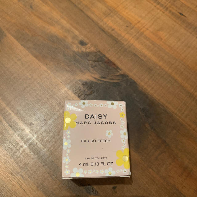 MARC JACOBS(マークジェイコブス)のMARC JACOBS♡DAISY EAU SO FRESH 練り香水 コスメ/美容の香水(香水(女性用))の商品写真