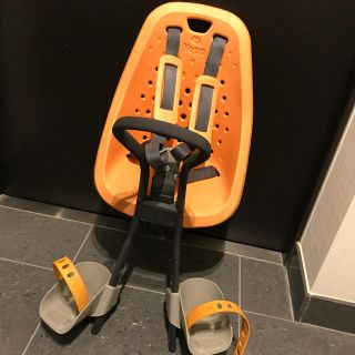 スーリー(THULE)のyepp mini オレンジ　子ども用フロントサイクルシート(自動車用チャイルドシート本体)