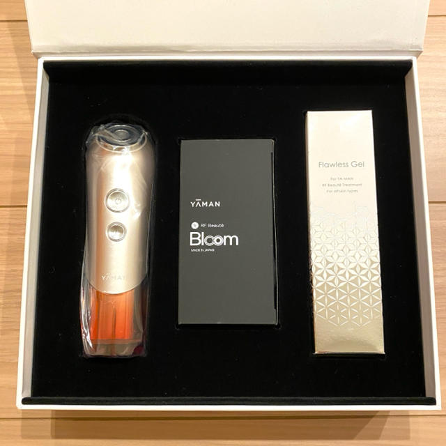 YA-MAN(ヤーマン)の新品未使用【YAMAN】Bloom フェイスケア スマホ/家電/カメラの美容/健康(フェイスケア/美顔器)の商品写真