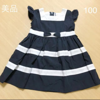 プティマイン(petit main)の【美品】ネイビーボーダーリボンワンピース ドレス 100(ワンピース)