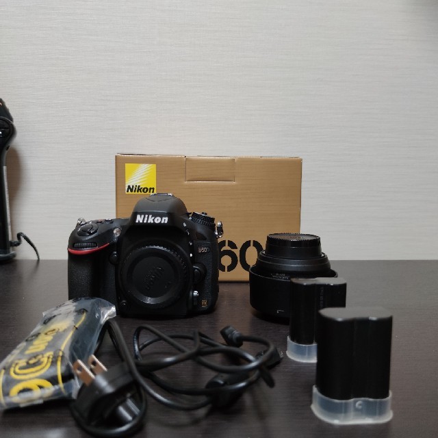 Nikon - Nikon　D600 ボディ　レンズ2個　50mm　28−300mm 本