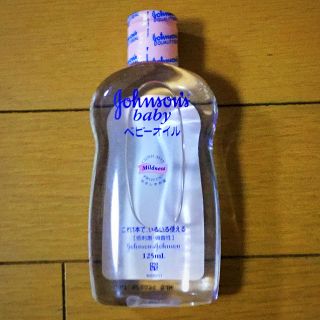 ジョンソン(Johnson's)のジョンソンベビーオイル　125ml 新品未使用(ベビーローション)