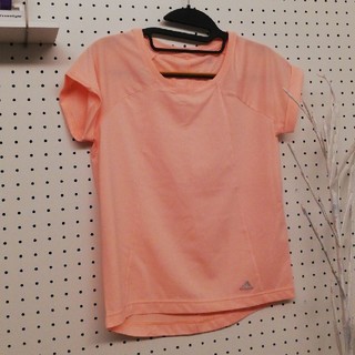 アディダス(adidas)のアディダス　レディースTシャツ(Tシャツ(半袖/袖なし))