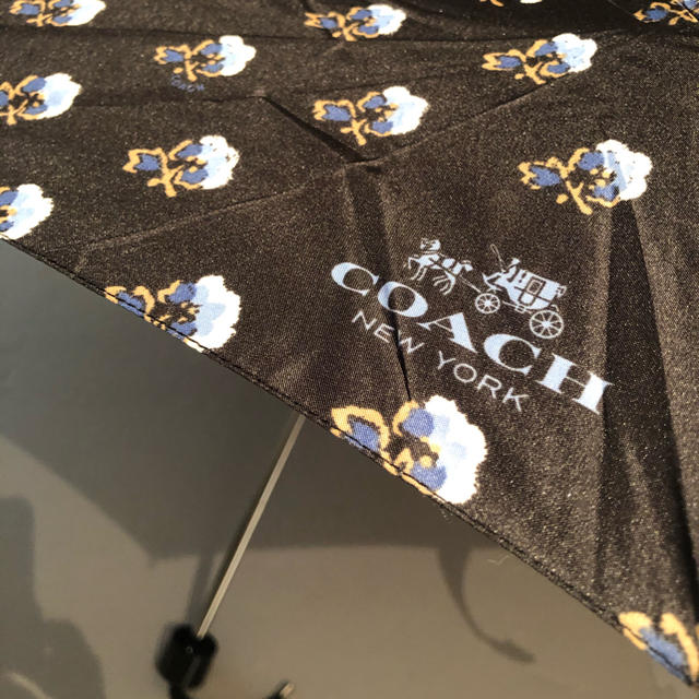 COACH(コーチ)の新品　COACH 折畳み傘　コーチ　傘 レディースのファッション小物(傘)の商品写真