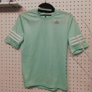 アディダス(adidas)のアディダス　レディースTシャツ(Tシャツ(半袖/袖なし))