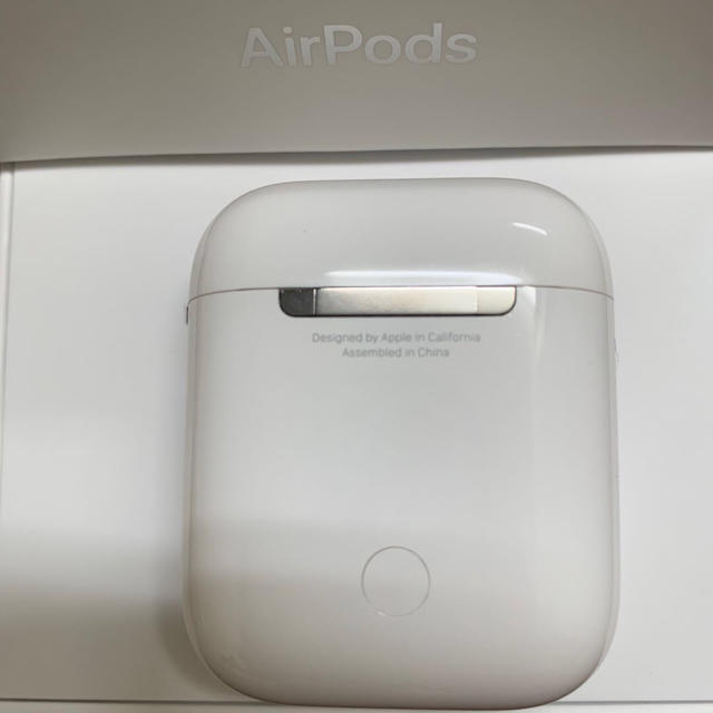 Apple(アップル)のAirpods エアーポッズ　第1世代　充電器　エアポッズ　アップル製品 正規品 スマホ/家電/カメラのオーディオ機器(ヘッドフォン/イヤフォン)の商品写真