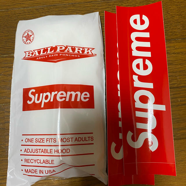 Supreme(シュプリーム)の専用商品　シュプリーム　ノベルティ　ポンチョ メンズのジャケット/アウター(ポンチョ)の商品写真