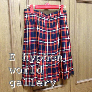 イーハイフンワールドギャラリー(E hyphen world gallery)の赤チェック膝丈プリーツスカート(ひざ丈スカート)