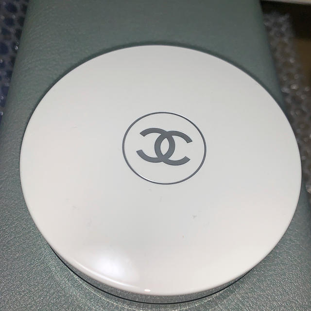 CHANEL(シャネル)のCHANEL フェイスパウダー コスメ/美容のベースメイク/化粧品(フェイスパウダー)の商品写真