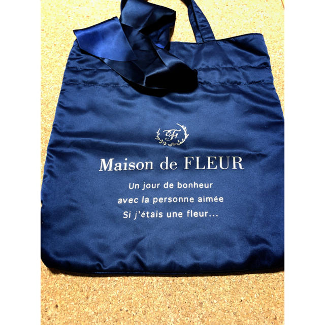 Maison de FLEUR(メゾンドフルール)のMaison de FLEUR リボントートバック ネイビー レディースのバッグ(トートバッグ)の商品写真